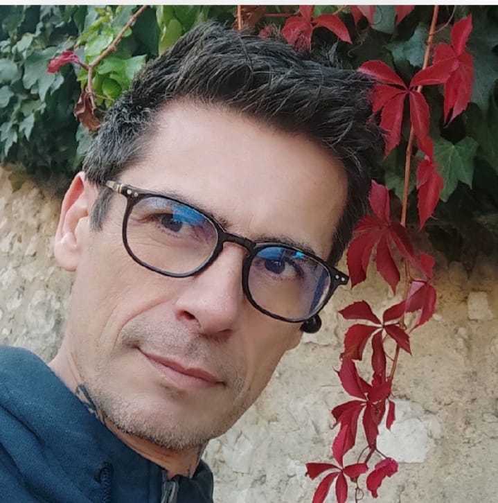 photo de florian deroullers hypnothérapeute à marseille et en visio partout en france